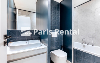Bathroom - 
    16th district
  Trocadéro, Paris 75016

