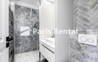 Shower-room 2 - 
    16th district
  Trocadéro, Paris 75016
