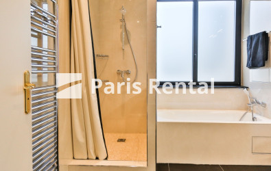 Bathroom - 
    16th district
  Victor Hugo, Paris 75016
