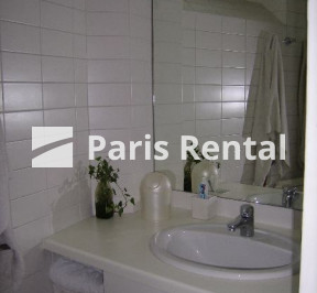 Salle de bains - 
    11ème arrondissement
  Paris 75011
