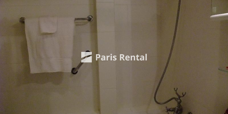 Salle de bains - 
    14ème arrondissement
  Paris 75014
