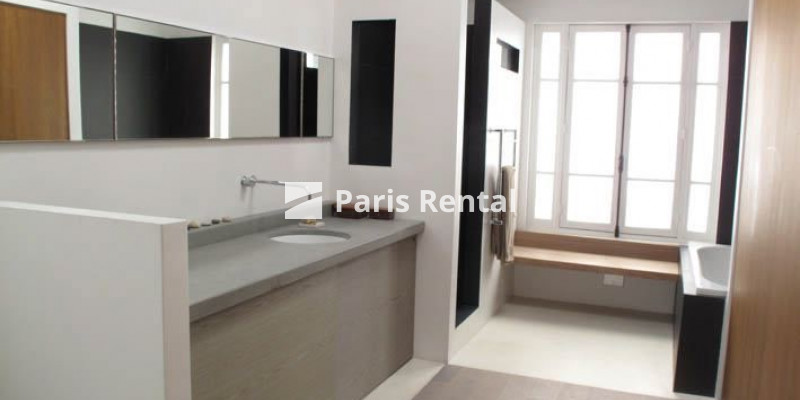 Salle de bains - 
    10ème arrondissement
  Paris 75010

