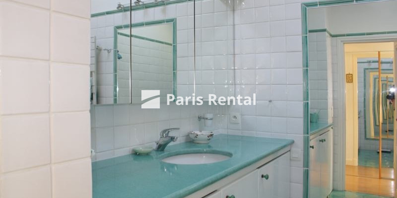 Salle de bains - 
    7ème arrondissement
  Tour Eiffel / Ecole Militaire, Paris 75007
