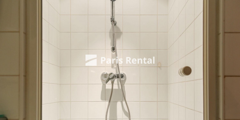 Salle de douches - 
    1er arrondissement
  Les Halles, Paris 75001

