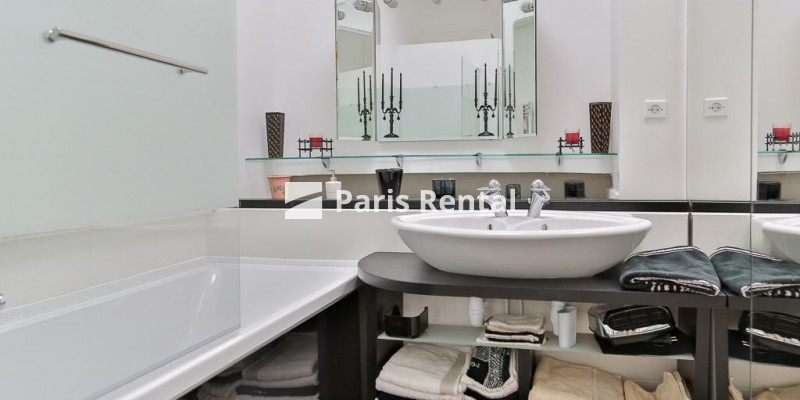 Salle de bains - 
    11ème arrondissement
  République, Paris 75011
