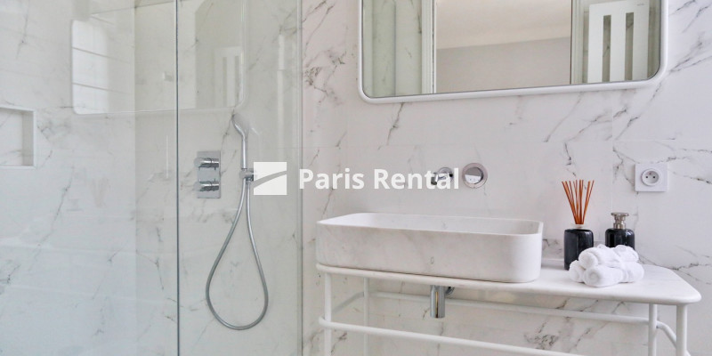 Salle de douches - 
    16ème arrondissement
  Etoile, Paris 75016
