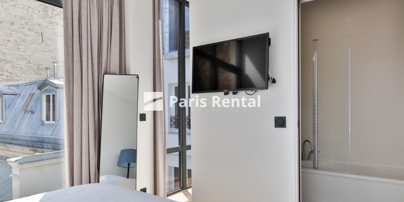 Chambre 1 - 
    8ème arrondissement
  Saint Lazare, Paris 75008
