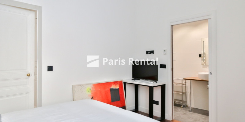 Chambre 1 - 
    8ème arrondissement
  Saint Lazare, Paris 75008
