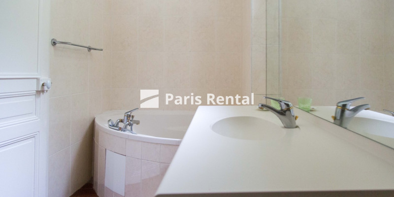 Salle de bains 1 - 
    16ème arrondissement
  Bois de Boulogne, Paris 75016

