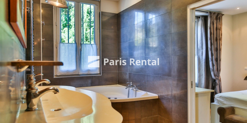 Salle de bains - 
    18ème arrondissement
  Montmartre, Paris 75018
