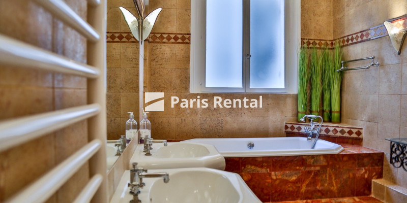Salle de bains - 
    4ème arrondissement
  Ile de la Cité, Paris 75004
