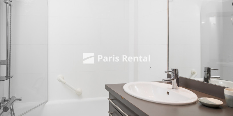 Salle de bains - 
    17ème arrondissement
  Porte Maillot, Paris 75017
