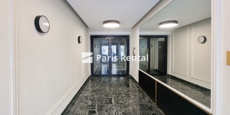 Hall d'entrée - 
    17ème arrondissement
  Porte Maillot, Paris 75017
