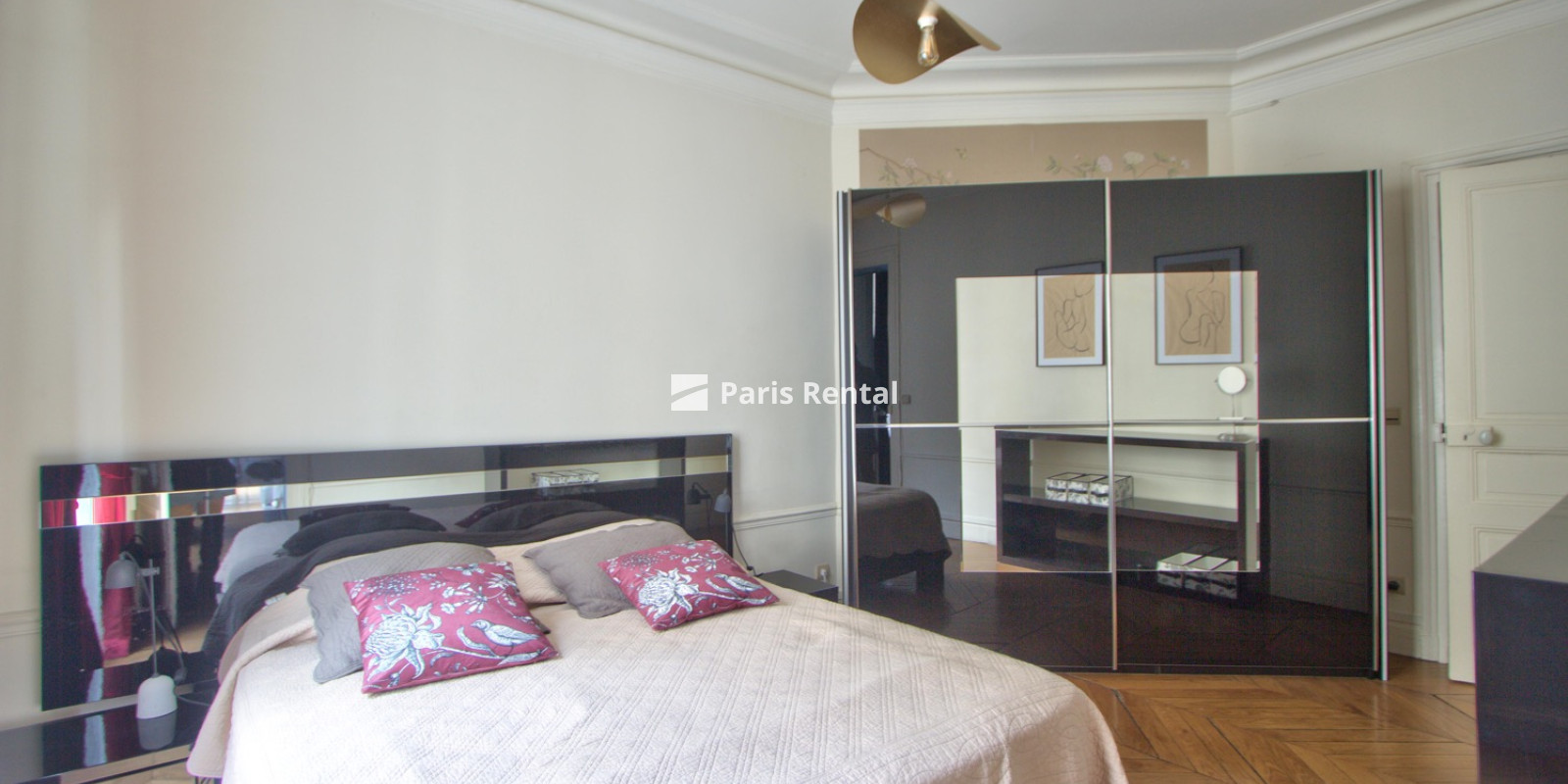  - 
    8ème arrondissement
  Champs-Elysées, Paris 75008
