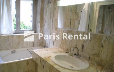 Salle de bains - 
    16ème arrondissement
  Paris 75116
