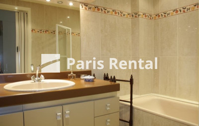 Salle de bains - 
    17ème arrondissement
  Paris 75017
