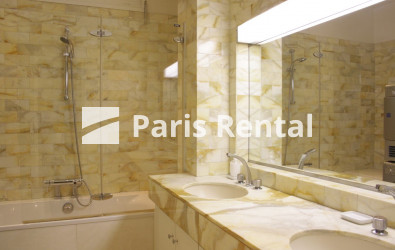 Salle de bains - 
    8ème arrondissement
  Champs-Elysées / Etoile / Victor Hugo, Paris 75008

