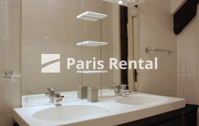 Salle de bains - 
    1er arrondissement
  Louvre, Paris 75001
