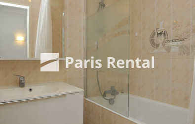 Salle de bains - 
    7ème arrondissement
  Tour Eiffel / Ecole Militaire, Paris 75007
