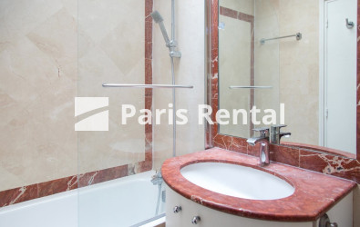 Salle de bains - 
    8ème arrondissement
  Champs-Elysées, Paris 75008

