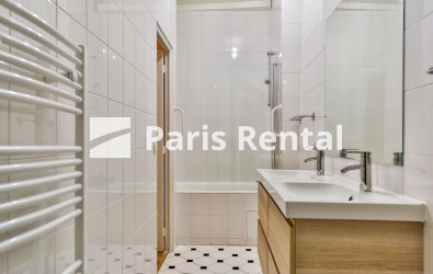 Salle de bains 1 - 
    1er arrondissement
  Louvre, Paris 75001
