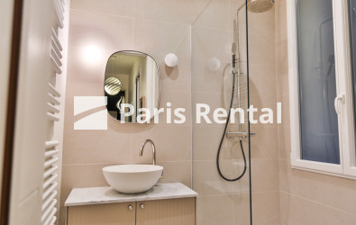 Salle de douches - 
    8ème arrondissement
  Monceau, Paris 75008
