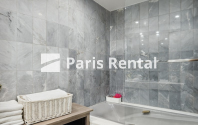Salle de bains - 
    17ème arrondissement
  Etoile, Paris 75017
