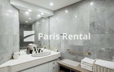 Salle de bains - 
    17ème arrondissement
  Etoile, Paris 75017
