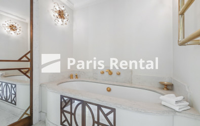 Salle de bains 1 - 
    4ème arrondissement
  Le Marais, Paris 75004
