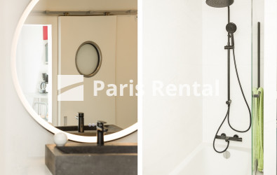 Salle de douches - 
    8ème arrondissement
  Monceau, Paris 75008
