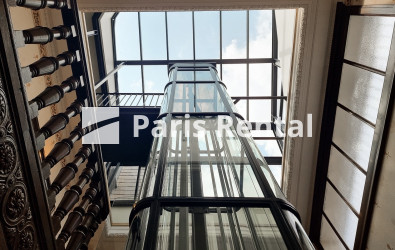 Escalier - 
    16ème arrondissement
  Etoile, Paris 75016
