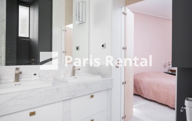 Salle de bains - 
    15ème arrondissement
  Breteuil / Suffren, Paris 75015
