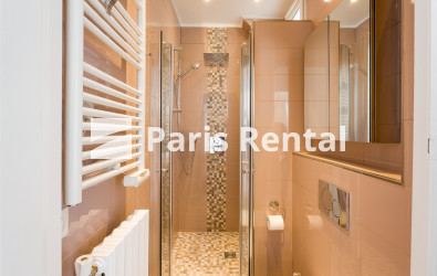 Salle de douches - 
    6ème arrondissement
  St.Germain des Prés, Paris 75006
