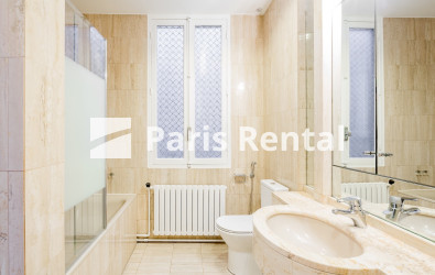 Salle de bains 1 - 
    8ème arrondissement
  Triangle d'Or, Paris 75008
