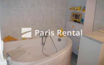 Salle de bains - 
    18ème arrondissement
  Paris 75018

