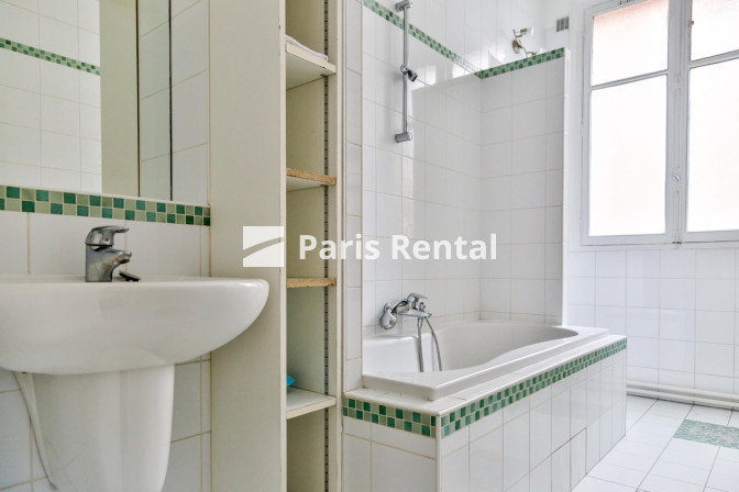 Salle de bains 1 - 
    8ème arrondissement
  Champs-Elysées, Paris 75008
