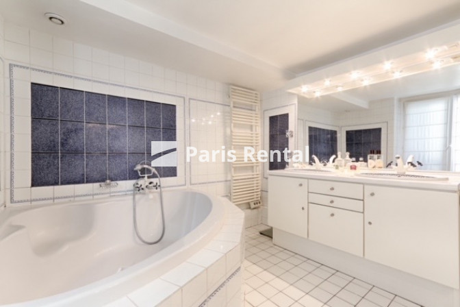 Salle de bains - 
    6ème arrondissement
  Bac - St Germain, Paris 75006

