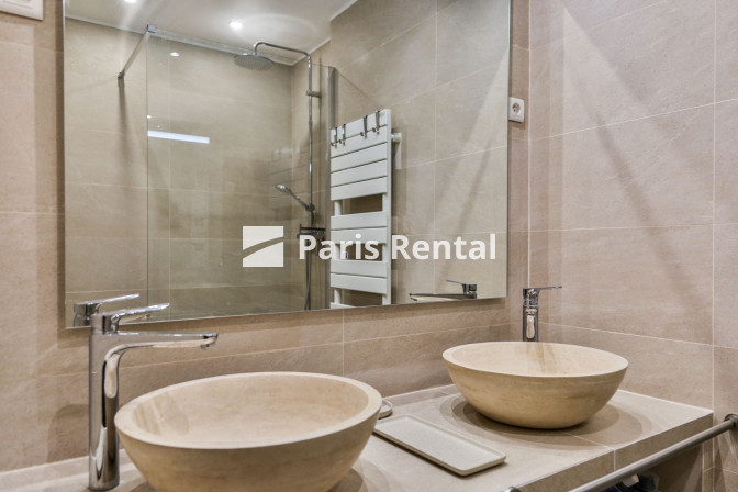 Salle de douches 1 - 
    16ème arrondissement
  Trocadéro, Paris 75116
